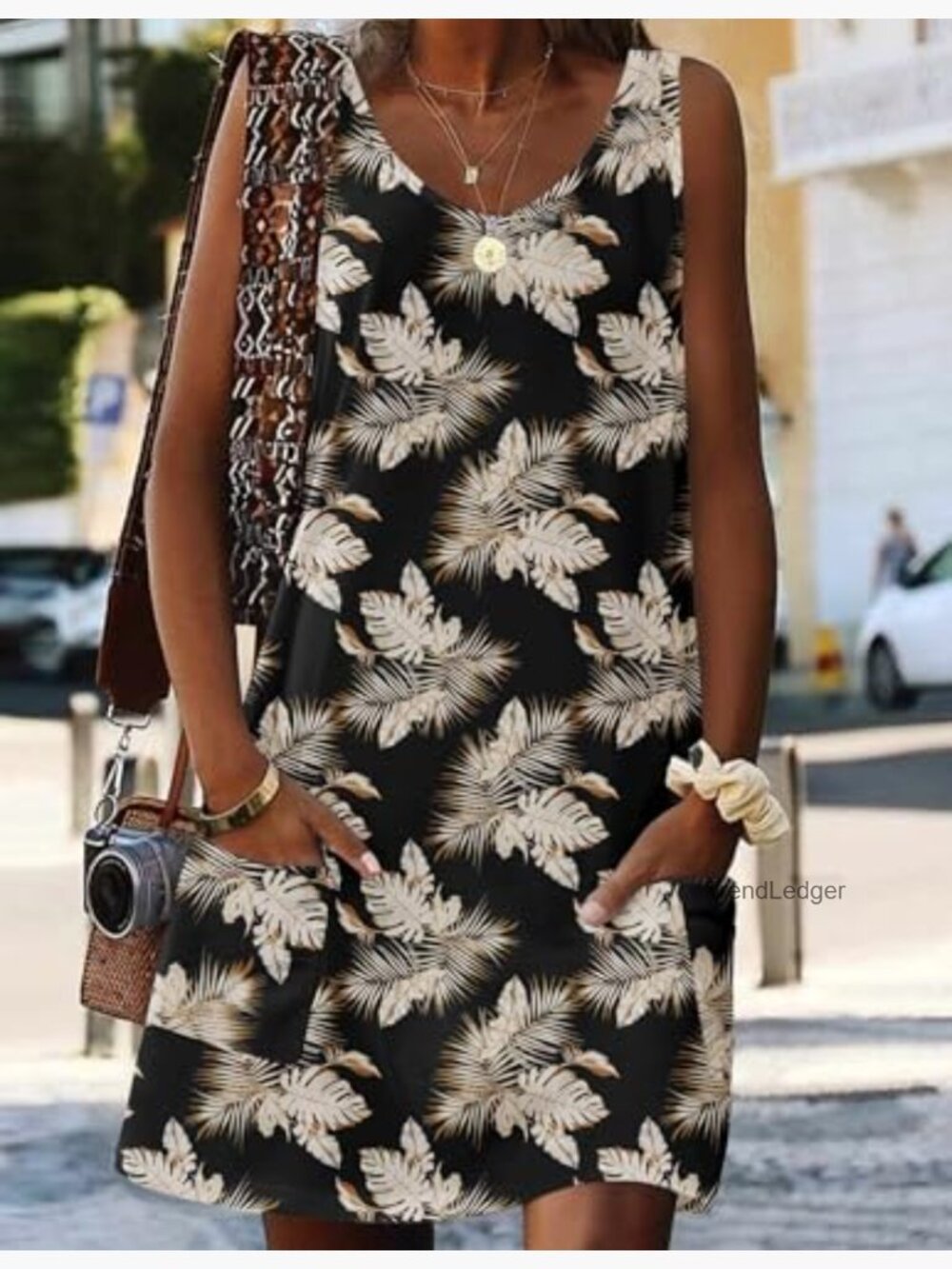 Large V-Neck A-Line Sundress with Pockets, Casual Summer Beach Dress - Picture 4 of 7